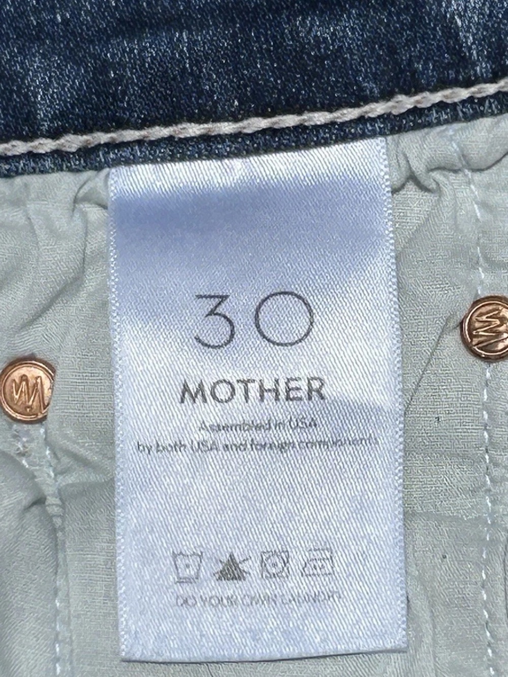 MOTHER The Insider Crop Step Chew Distressed Jeans in Dancing on Coals Size 30 - Picture 6 of 16